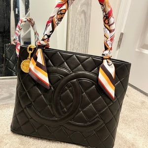 Chanel White Caviar Medallion Tote Medium